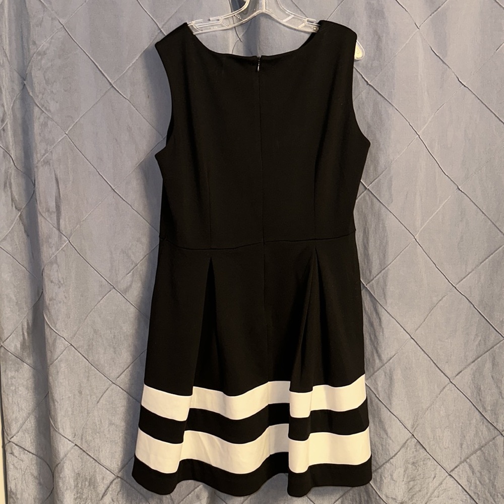 Calvin Klein black and white pleated cupcake style dress. Size 16. - Picture 5 of 10